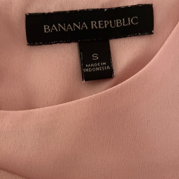 Selling a bundle of (4) banana republic blouses in excellent condition! - Picture 2 of 10